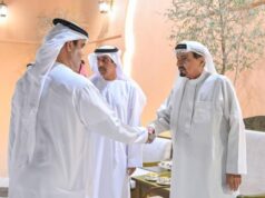 Al Nuaimi recebe uma delegação da Polícia de Ajman que ganhou prêmios locais e internacionais