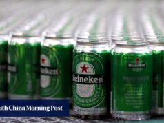 Budweiser e Heineken enfrentam fortunas opostas na China, já que os apostadores preferem o conforto doméstico.