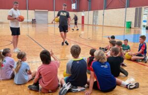 A dupla dos Wildcats, Greg Heyer e Damian Martin, arrasou o Condado de Guenwangrup com clínicas e dicas para crianças locais.
