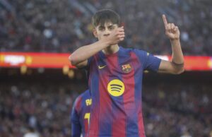 Barcelona lidera, Napoli vence no final