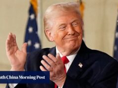 Trump elogiou a arma ‘descombuladora’ dos EUA enquanto se reunia com as tropas de Maduro.