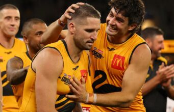 AFL ORIGINAL: Jesse Hogan, do WA, reflete sobre a incrível jornada do futebol após ganhar a medalha Graham Moss