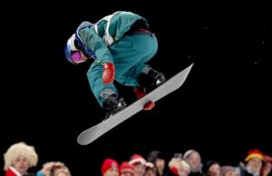 James se destaca como um snowboarder halfpipe pela batida