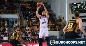 Sasha Vezenkov, nas costas; O Olympiakos derrotou facilmente o AEK na Taça da Grécia.