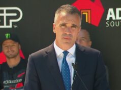 Primeiro golpe em Victoria depois de beliscar a competição popular