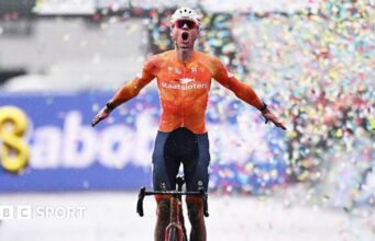 Matthew van der Poel: Piloto holandês bate recorde com a oitava vitória no Mundial de Ciclocross