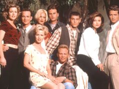 A estrela de ‘Beverly Hills, 90210’ descobre uma foto recortada dela mesma no set durante o elenco