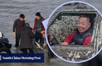 Chefe de rede de varejo da China recebe muitos elogios por retirar carro de rio gelado para salvar homem