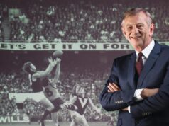 O lendário locutor australiano Dennis Comity será homenageado em um documentário especial, Centimeter Perfect