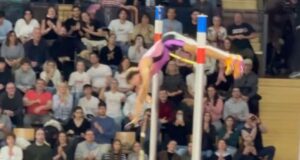 Saltador com vara australiano se junta ao clube dos seis metros