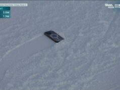 O repórter ficou surpreso com o telefone caído