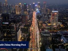 Os indonésios avaliam o risco e a promessa de vida em Jacarta, a cidade mais populosa do mundo.