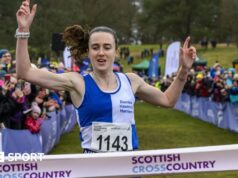 Laura Muir vence o retorno ao evento de cross country escocês.