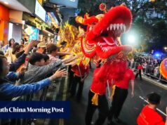 A ‘Festa Mundial’ em Hong Kong começou com um desfile de Ano Novo Lunar.
