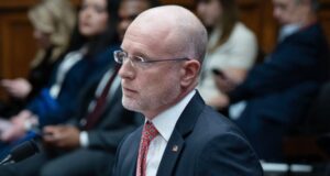 Carr, da FCC, considera a disputa CBS-Talarico uma ‘piada’