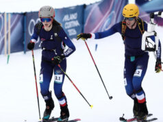 Os franceses Harrop e Anselmet ganharam medalhas de ouro no revezamento medley olímpico de esqui nas montanhas.