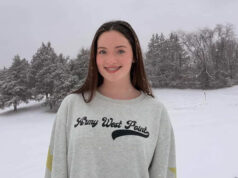 A backstroker Amelie Meyer da Cavalier Aquatics dá verbal de 2027 ao Exército