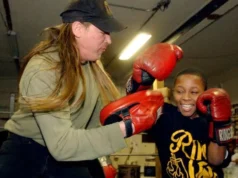 Tramaine Williams prestou homenagem ao seu primeiro treinador Brian Clark, que faleceu recentemente