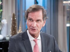 “Para dormir é melhor cobrir os olhos, usar máscara” MOSTRA El Intransigente