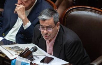 Germaine Martinez criticou os deputados “duas caras” que apoiam as reformas laborais.