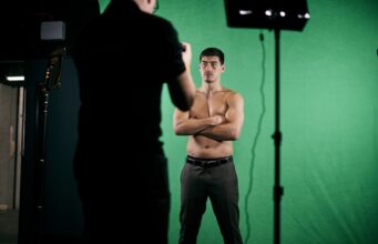 Oferta de bolsa de Dmitri Biol-Michael Eifert adiada novamente, negociações em andamento