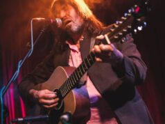 A esposa de Evan Dando fala após o vocalista do Lemonheads ser hospitalizado