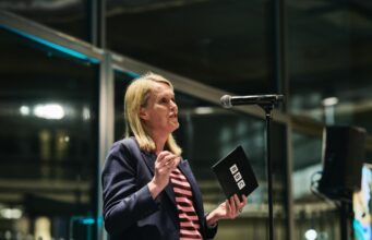 Instituição de caridade de cinema e TV revela princípios para produções de saúde mental