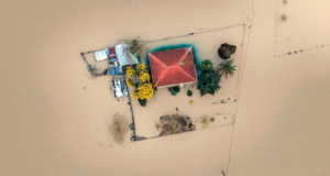 O rio Garonne está transbordando, enquanto a França permanece sob um alerta recorrente de enchente laranja e vermelho