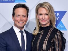 Kelley Wolf se reúne com Scott Wolf e crianças após o levantamento das restrições