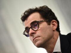 O objetivo da pesquisa era descobrir que a supervisão dos pais não ajuda realmente a conter o uso coercitivo das mídias sociais pelos adolescentes.