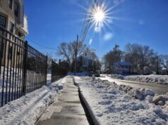 Homem perplexo com algo ‘estranho’ em prédio de apartamentos: ‘Isso é legal?’