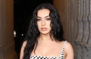 O apresentador do SmartLess, Jason Bateman, enfrenta reação negativa sobre o problema de Charli xcx