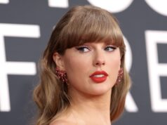 Taylor Swift fica sem maquiagem para comemorar marco importante na carreira