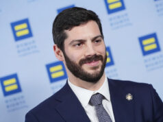 Um grupo de base antropológica por trás do candidato está reivindicando uma reivindicação de um super PAC rival da IA