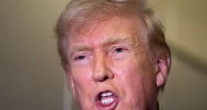 Índice de aprovação de Donald Trump atinge novo mínimo entre independentes