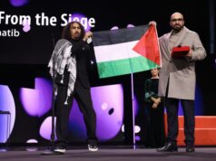 Cerimônia de premiação da Berlinale se torna política enquanto cineastas falam sobre Gaza