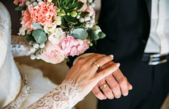 Um homem pergunta por que algumas mulheres casadas ainda usam seus próprios nomes. A resposta não decepcionou.