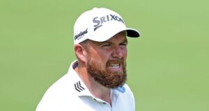 O barbeado Shane Lowry parece irreconhecível sem sua barba característica.