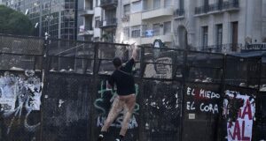 A polícia aplicou o protocolo anti-piquetes e prendeu 11 pessoas