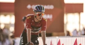 A chance perdida de Remco Evenepoel ao pousar para fazer uma declaração em uma escalada brutal no Tour dos Emirados Árabes Unidos torna a próxima corrida ainda mais importante em sua preparação para o Tour de France – ANÁLISE