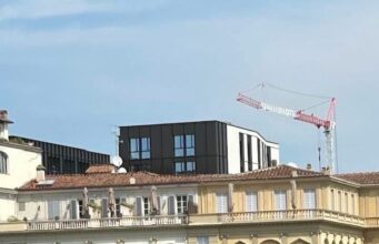 Mais de 10 em busca da torre preta e branca de Florença