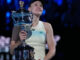Elena Rybakina venceu Aryna Sabalenka e conquistou o primeiro título do Aberto da Austrália.