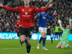 Premier League: Manchester United mantém invencibilidade ao derrotar o Everton.