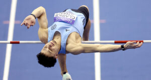 O carteiro sênior Joel Clarke-Khan voltou da beira da aposentadoria
