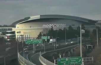 O prefeito de Portland, Wilson, concorda com as atualizações necessárias do Moda Center para bloquear os Trail Blazers.
