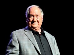 Neil Sedaka, lendário cantor, morreu aos 86 anos.