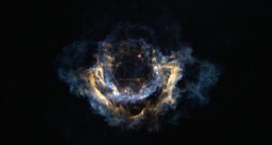 Uma nuvem de foguete SpaceX Falcon 9 floresceu na Flórida em 18 de fevereiro de 2026.