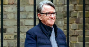 Peter Mandelson foi libertado sob fiança em uma investigação de má conduta no Reino Unido