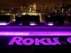 Roku supera facilmente as perspectivas de lucros do quarto trimestre de Wall Street, prenunciando plano de pacote de assinaturas