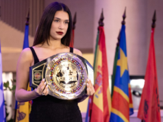 Os lutadores são liberados na pesagem, prontos para um confronto épico pelo título até 75kg